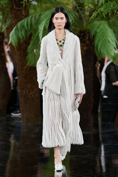Look 10
